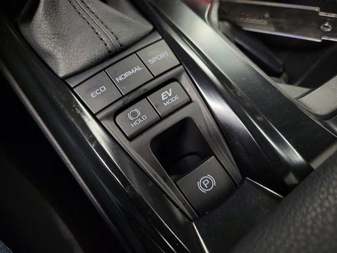 Used 2025 Toyota Camry LE w/ Convenience Package FWD image 15