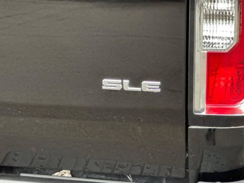 Used 2018 GMC Canyon SLE image 29