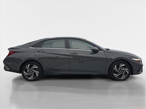 Certified 2025 Hyundai Elantra SEL image 2