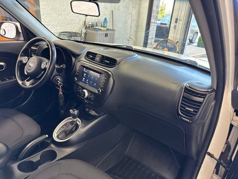 Used 2018 Kia Soul + FWD image 50