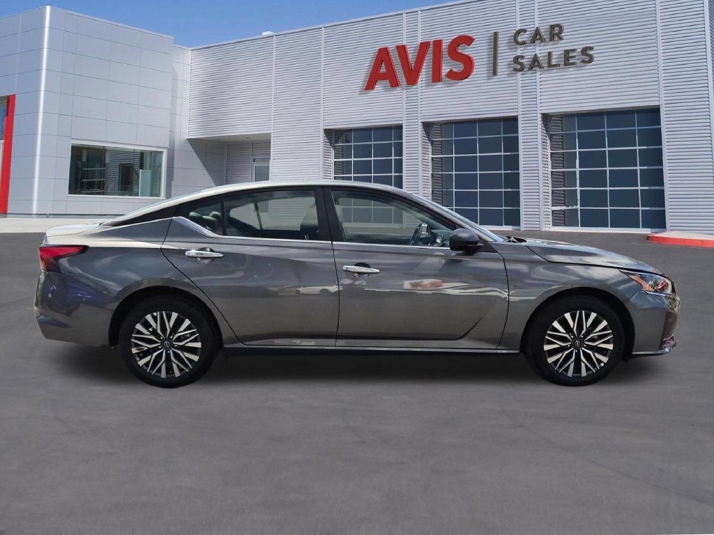 Used 2025 Nissan Altima 2.5 SV AWD/4WD image 5