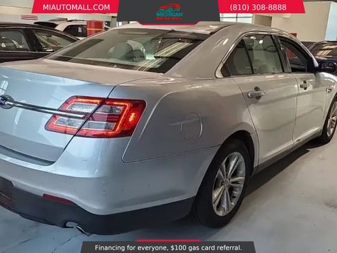Used 2015 Ford Taurus SE image 6