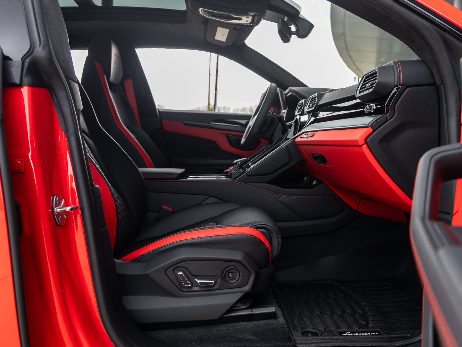 Used 2024 Lamborghini Urus S AWD/4WD image 47