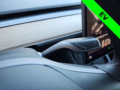 Used 2023 Tesla Model Y Long Range image 21