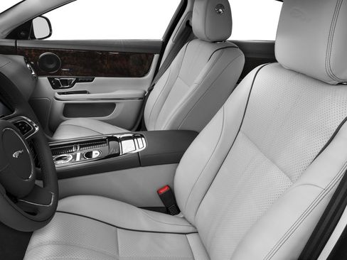 Used 2016 Jaguar XJ R-Sport image 58