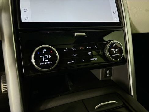 New 2026 Land Rover Discovery Limited Edition AWD/4WD image 17
