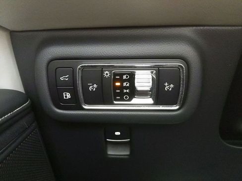 Certified 2025 Lincoln Nautilus Premier AWD/4WD image 22