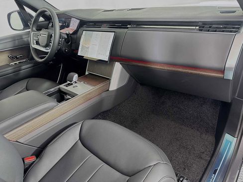 New 2025 Land Rover Range Rover Long Wheelbase SE image 29