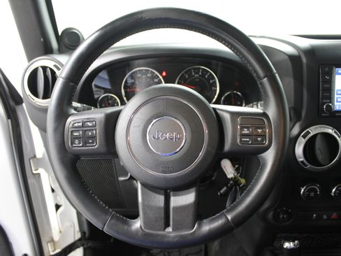 Used 2012 Jeep Wrangler Rubicon w/ PWR Convenience Group image 9