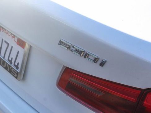 Used 2020 BMW 530i w/ Premium Package image 11