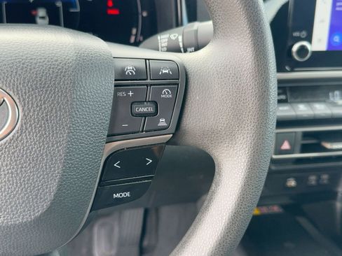 Used 2025 Toyota Camry LE image 27