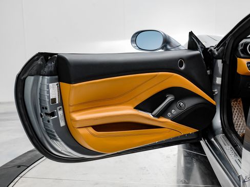 Used 2016 Ferrari California T image 78