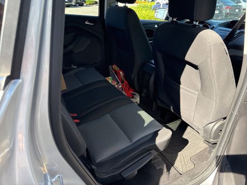 Used 2017 Ford Escape SE image 11