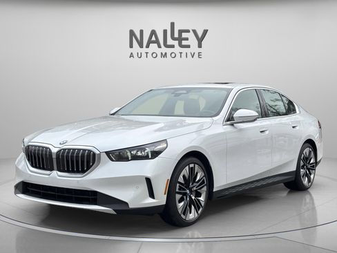 Used 2025 BMW 530i image 1