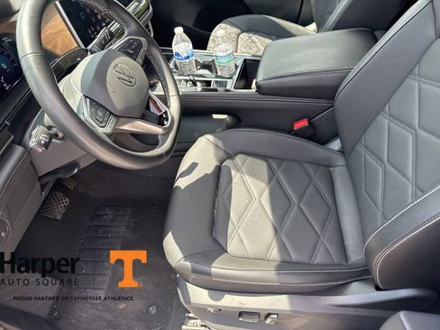 Used 2024 Volkswagen Atlas SE w/ Panoramic Sunroof Package AWD/4WD image 13