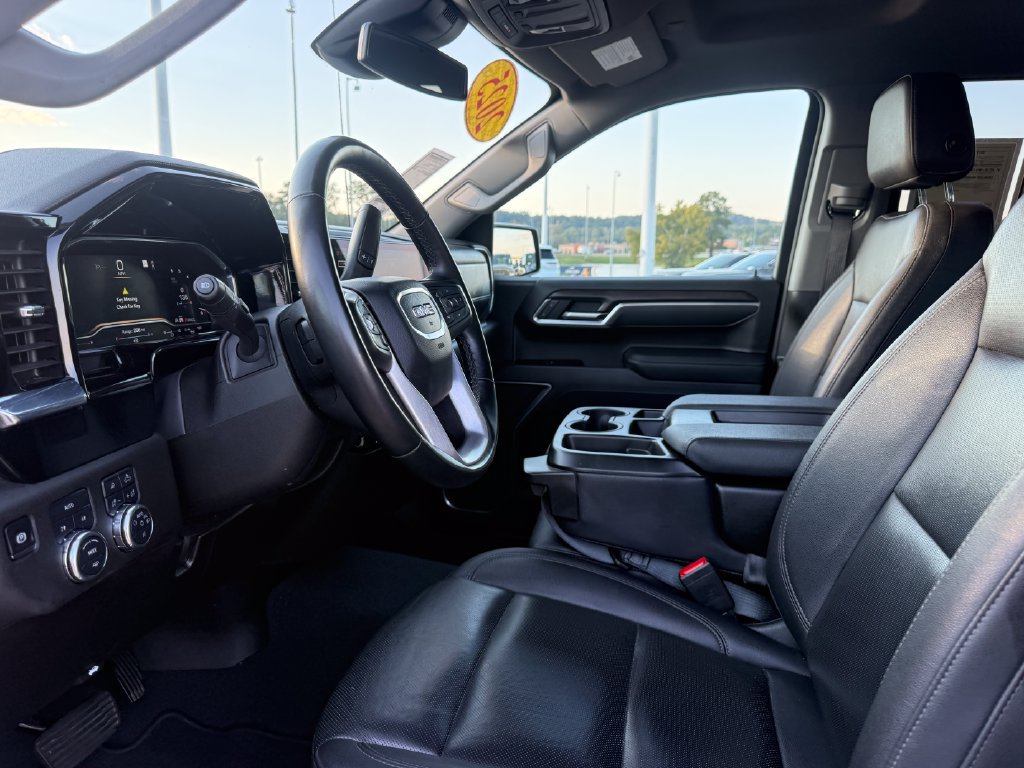 Used 2025 GMC Sierra 1500 SLT AWD/4WD image 4