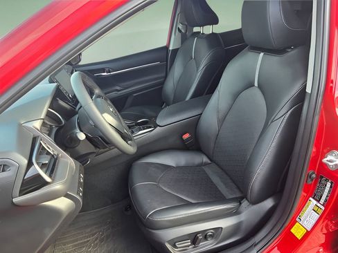 Used 2024 Toyota Camry XSE image 11