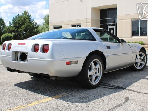 Used 1996 Chevrolet Corvette Coupe RWD image 32
