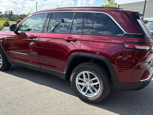Used 2025 Jeep Grand Cherokee Laredo X w/ Luxury Tech Group I AWD/4WD image 10