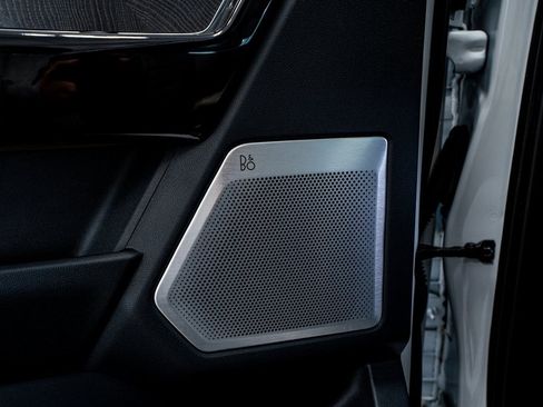 Used 2023 Ford F150 Lightning Platinum image 29