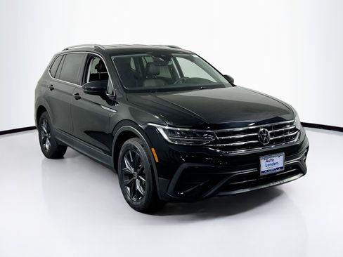 Used 2022 Volkswagen Tiguan SE image 3