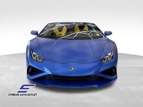 Used 2022 Lamborghini Huracan EVO RWD image 2
