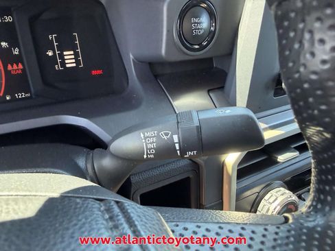 Certified 2025 Toyota Tacoma SR5 AWD/4WD image 38