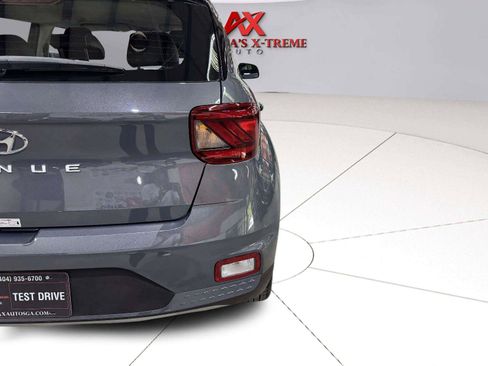 Used 2024 Hyundai Venue Limited FWD image 15