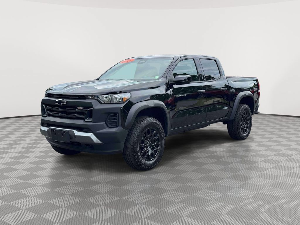 Used 2026 Chevrolet Colorado Trail Boss AWD/4WD image 3