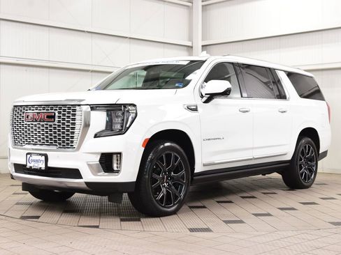 Used 2024 GMC Yukon XL Denali AWD/4WD image 3