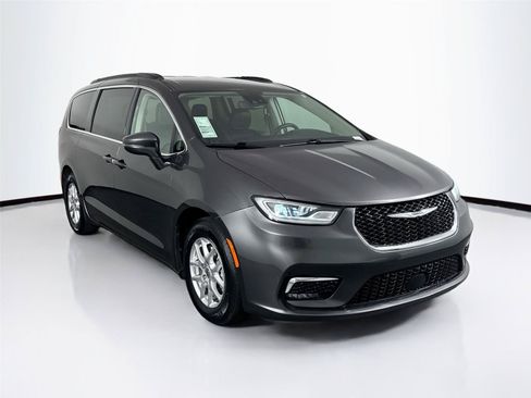 Used 2022 Chrysler Pacifica Touring-L FWD image 8
