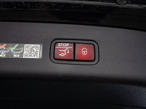 Certified 2025 Mercedes-Benz GLC 300 4MATIC image 18