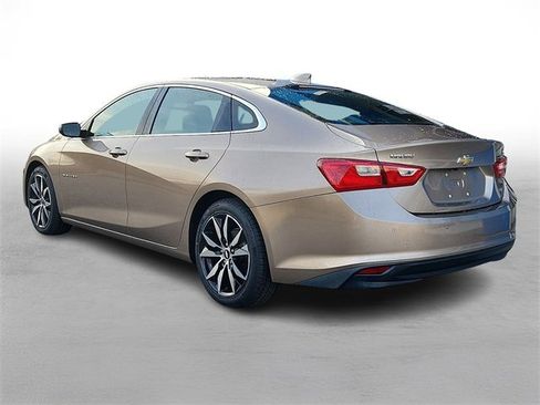 Used 2018 Chevrolet Malibu LT w/ Leather Package image 4