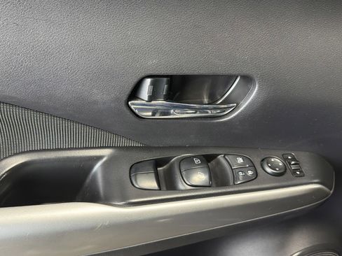 Used 2019 Nissan Kicks SV FWD image 18