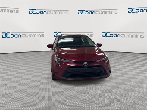Used 2023 Toyota Corolla LE image 3