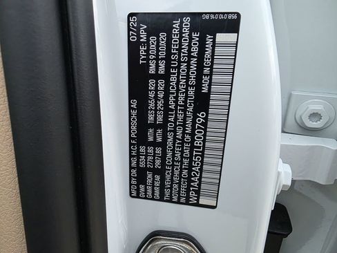 New 2026 Porsche Macan image 47