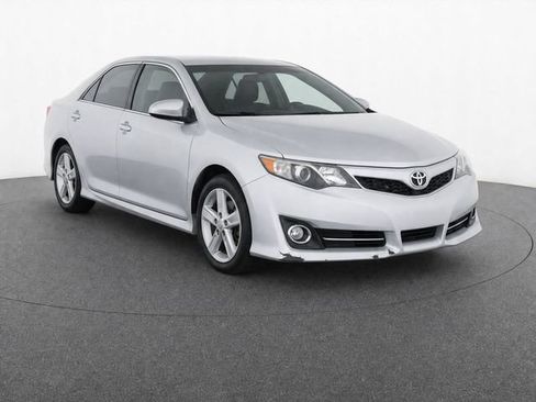 Used 2013 Toyota Camry SE FWD image 1