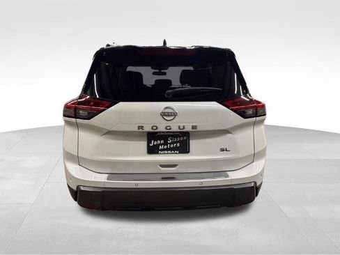 Certified 2025 Nissan Rogue SL FWD image 4