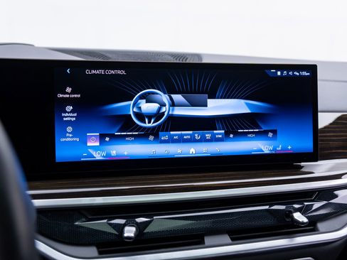 Certified 2024 BMW X5 xDrive40i w/ Executive Package image 26