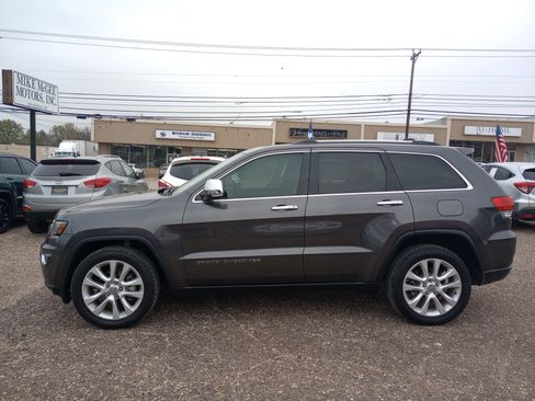 Used 2017 Jeep Grand Cherokee Limited w/ Luxury Group II image 4