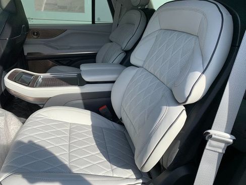 New 2026 Lincoln Navigator Black Label w/ Black Label Special Edition AWD/4WD image 23