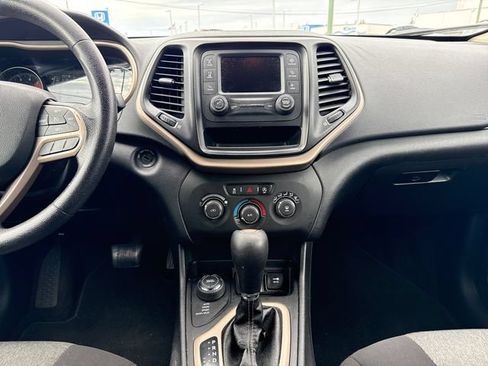 Used 2017 Jeep Cherokee Sport AWD/4WD image 19