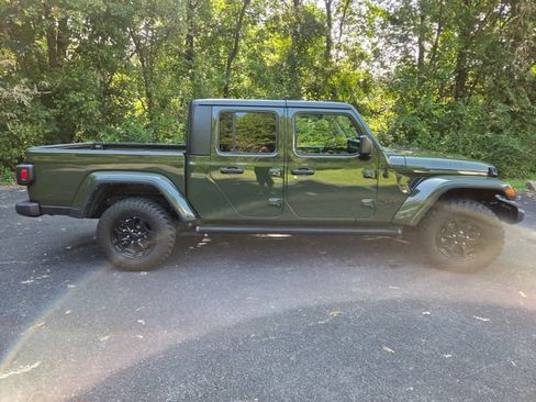 Used 2023 Jeep Gladiator Mojave AWD/4WD image 5