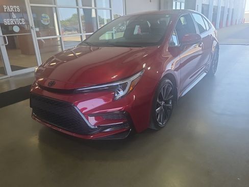 Used 2025 Toyota Corolla SE FWD image 2
