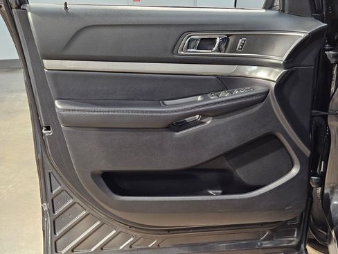 Used 2018 Ford Explorer XLT image 20