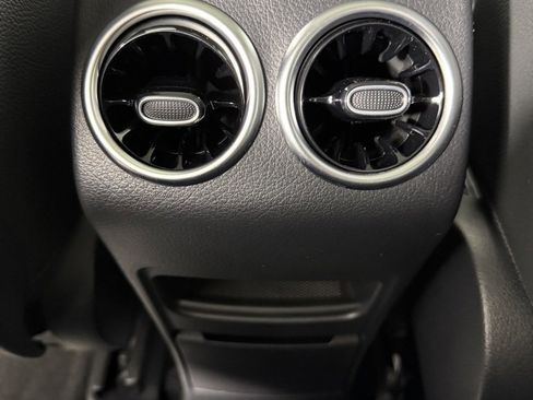 Used 2023 Mercedes-Benz EQB 300 4MATIC image 23