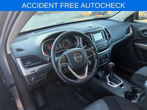 Used 2018 Jeep Cherokee Latitude w/ Altitude Package image 4