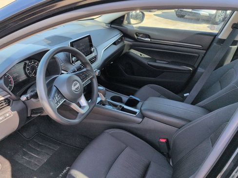 Used 2025 Nissan Altima 2.5 SV FWD image 15