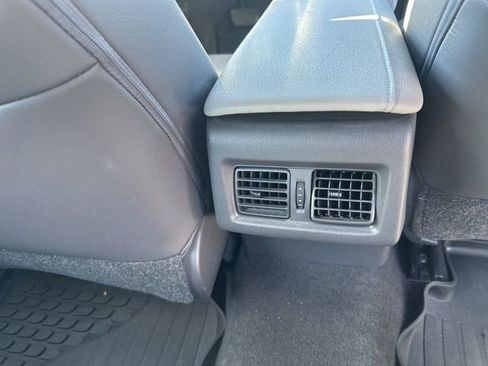 Used 2019 Toyota Camry XLE w/ Navigation Package image 10