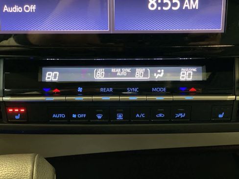 Used 2022 Toyota Sienna XLE image 21